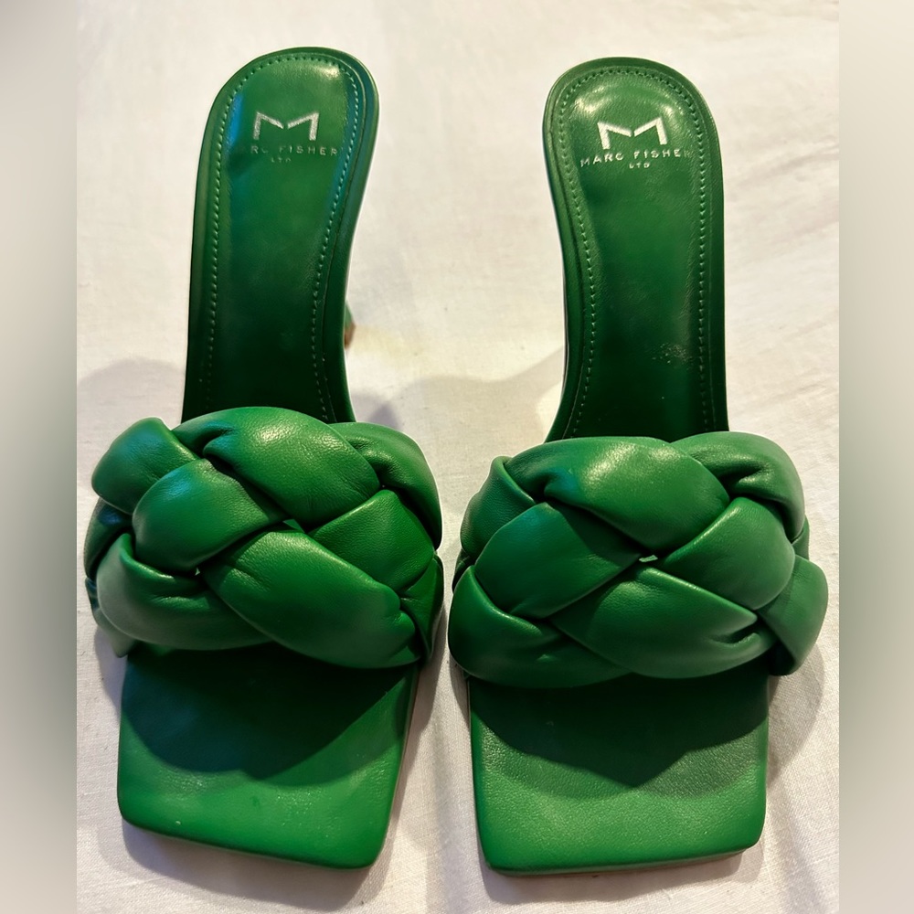 MARK FISHER GREEN LEATHER BRAIDED SANDALS. NWOT NEVER WORN.